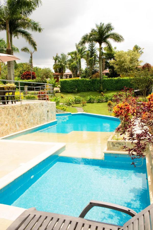 Hostel Loma *