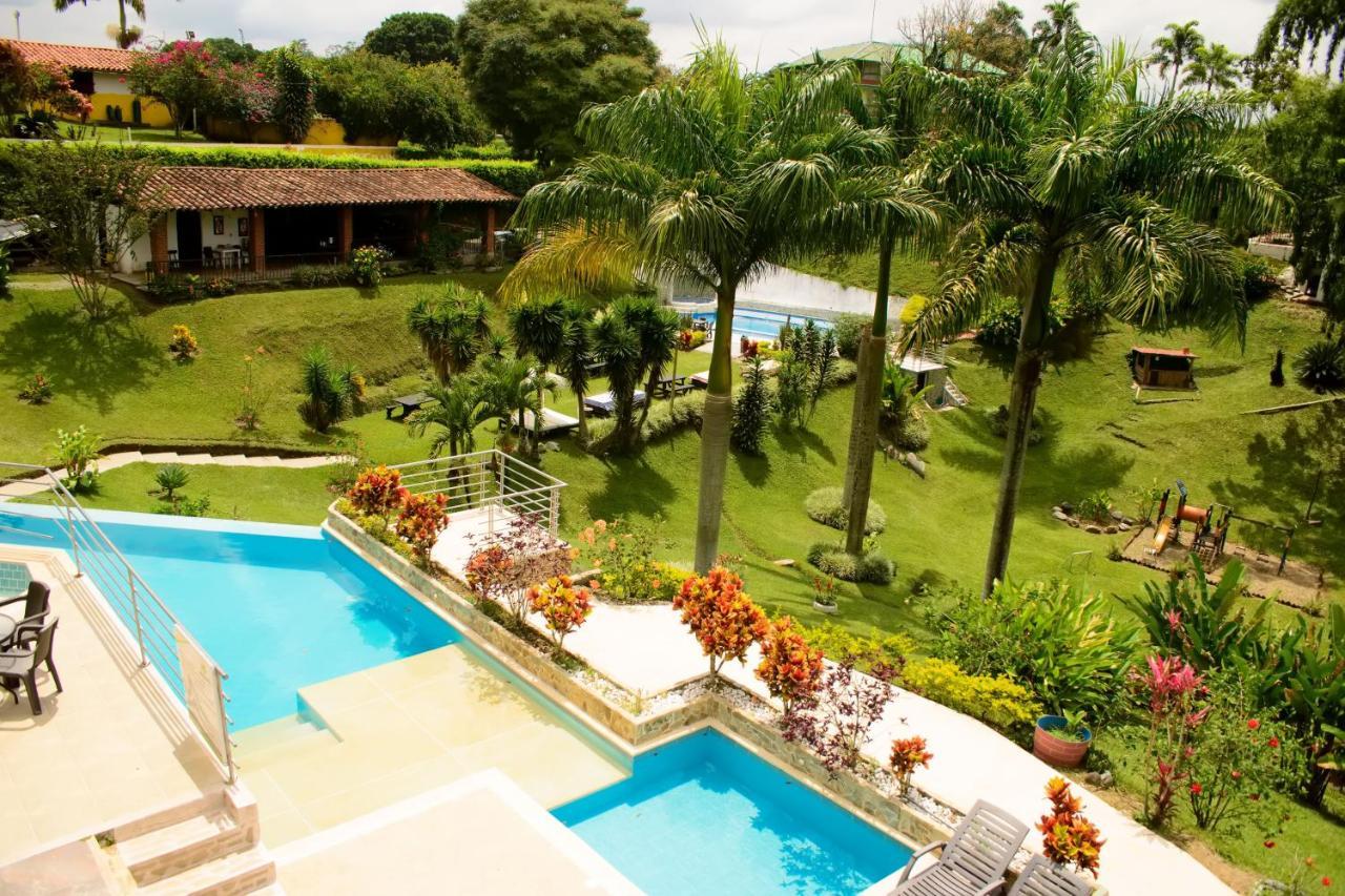 Loma Hostal *