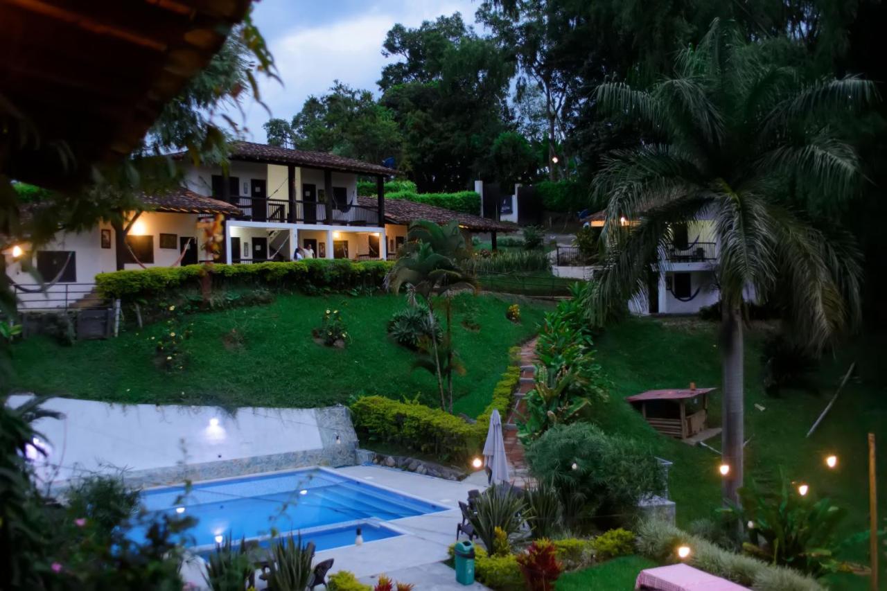 Loma Hostal *