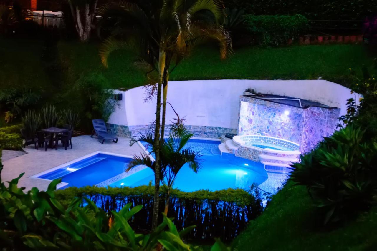 Loma Hostal *